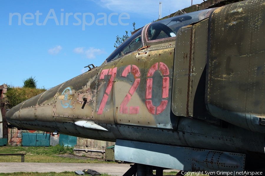 East German Air Force Mikoyan-Gurevich MiG-23BN Flogger-H (720) | Photo 52500