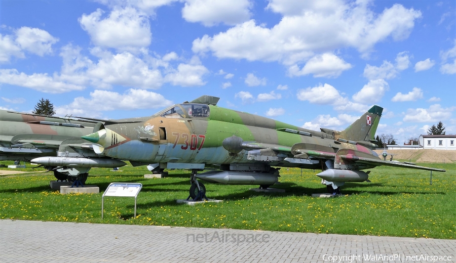 Polish Air Force (Siły Powietrzne) Sukhoi Su-22M4 Fitter-K (7307) | Photo 446483