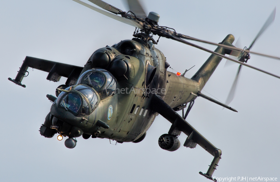 Polish Air Force (Siły Powietrzne) Mil Mi-24V Hind-E (734) | Photo 233141
