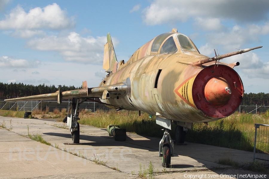 East German Air Force Sukhoi Su-22M4 Fitter-K (741) | Photo 53166