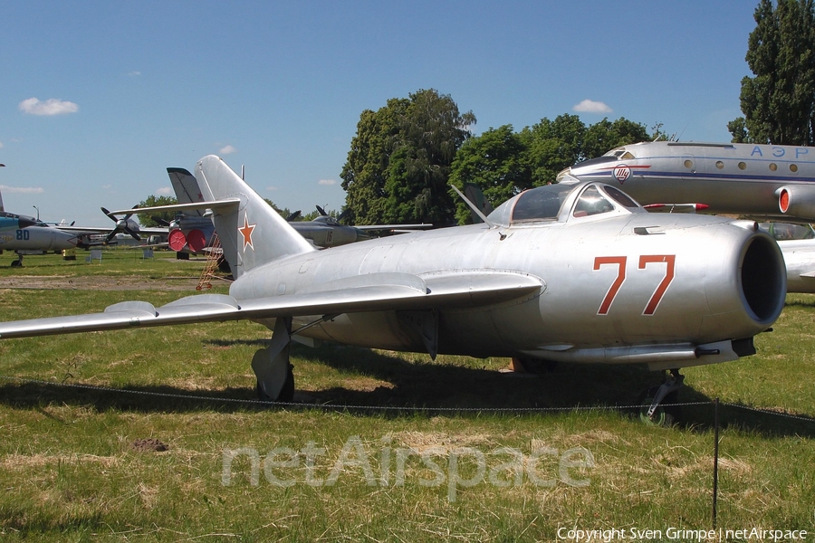 Soviet Union Air Force Mikoyan-Gurevich MiG-17F Fresco-C (77 RED) | Photo 248377
