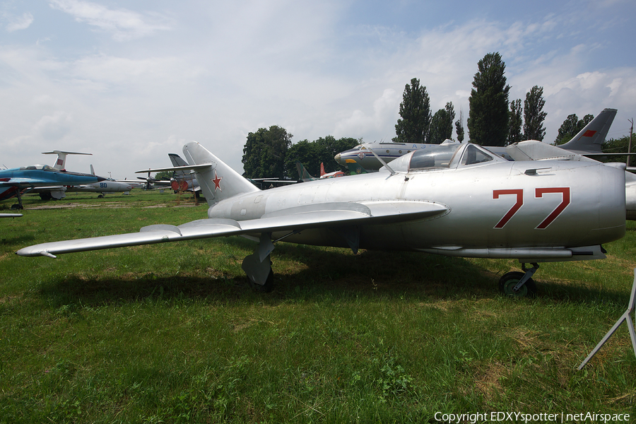 Soviet Union Air Force Mikoyan-Gurevich MiG-17F Fresco-C (77 RED) | Photo 324252