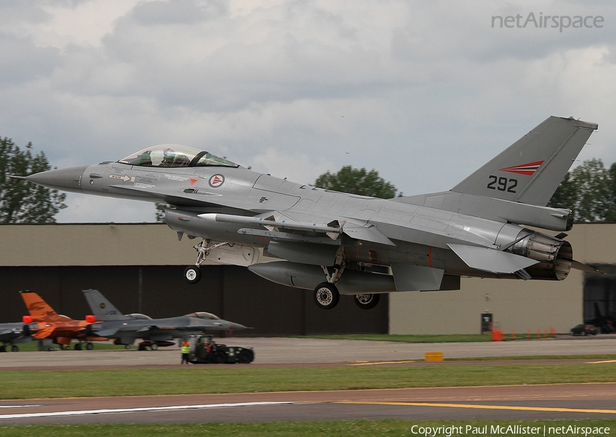 Royal Norwegian Air Force General Dynamics F-16A Fighting Falcon (78-0292) | Photo 7799