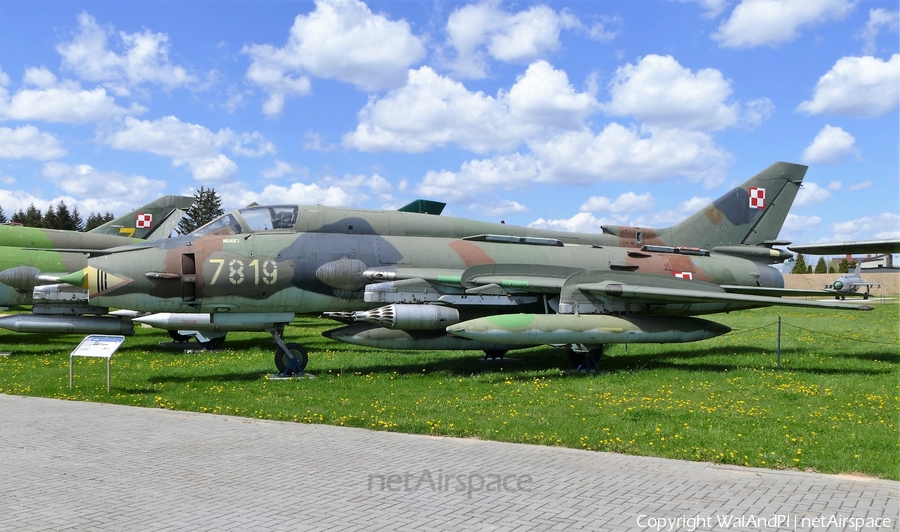 Polish Air Force (Siły Powietrzne) Sukhoi Su-22M4 Fitter-K (7819) | Photo 446489