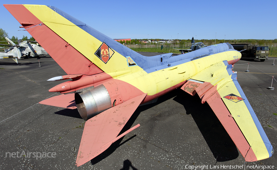 East German Navy ("Volksmarine") Sukhoi Su-22M4 Fitter-K (798) | Photo 107205