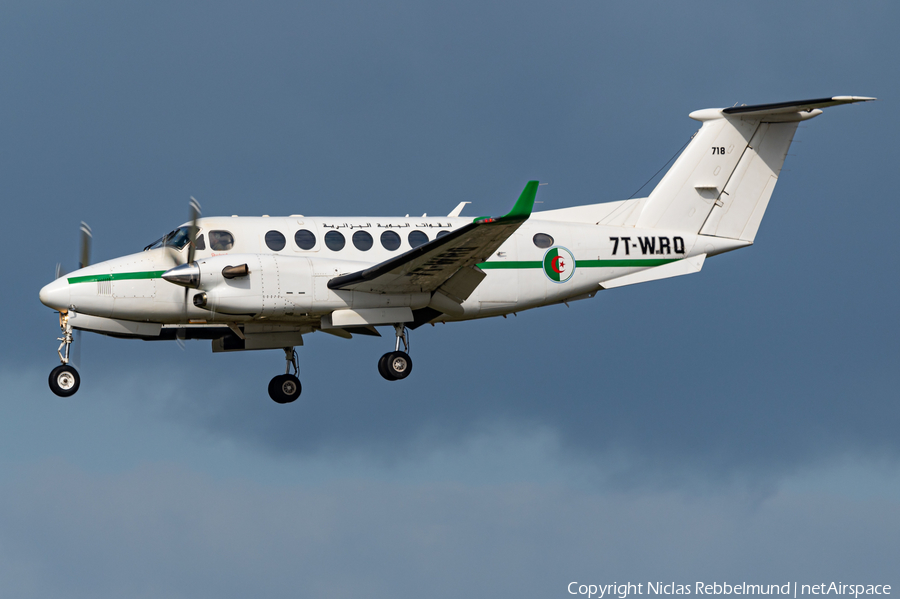 Algerian Air Force Beech King Air 350i (7T-WRQ) | Photo 401765