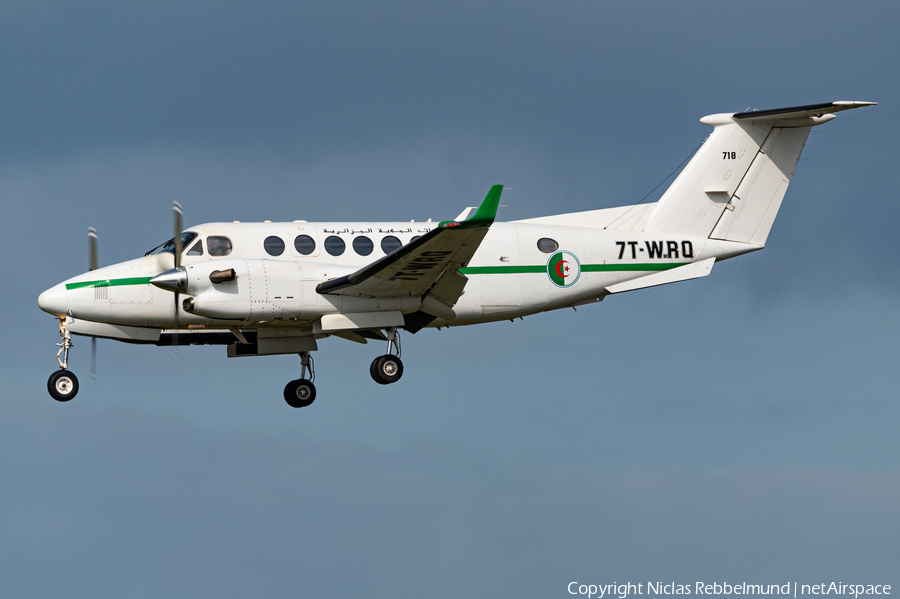 Algerian Air Force Beech King Air 350i (7T-WRQ) | Photo 401766