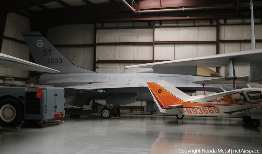 United States Air Force General Dynamics F-16B Fighting Falcon (80-0633) | Photo 460440