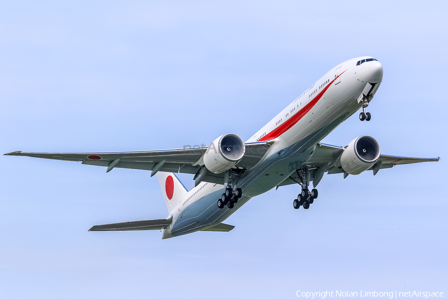 Japan Air Self-Defense Force Boeing 777-3SB(ER) (80-1111) | Photo 537741