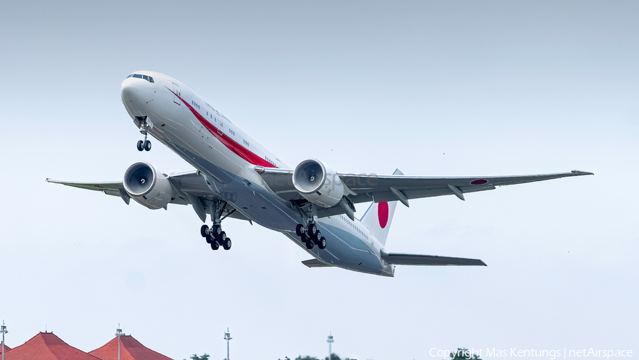 Japan Air Self-Defense Force Boeing 777-3SB(ER) (80-1111) | Photo 539646