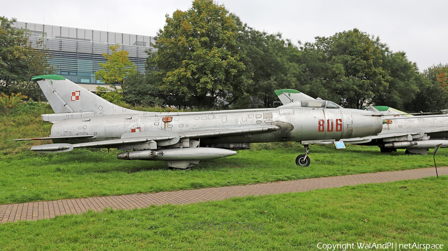Polish Air Force (Siły Powietrzne) Sukhoi Su-7BKL Fitter-A (806) | Photo 547708