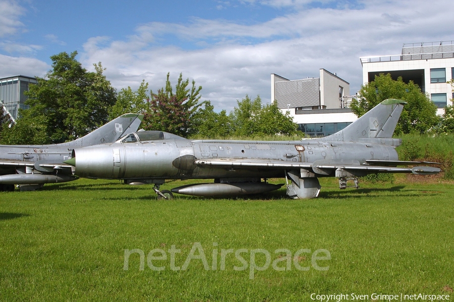 Polish Air Force (Siły Powietrzne) Sukhoi Su-7BKL Fitter-A (807) | Photo 335469
