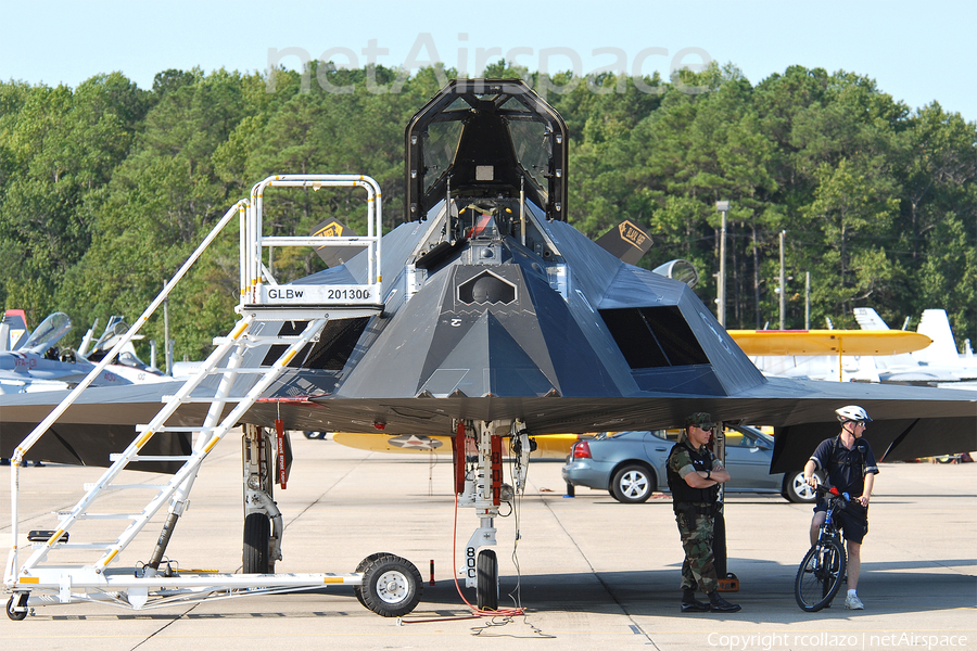 United States Air Force Lockheed F-117A Nighthawk (82-0800) | Photo 8566