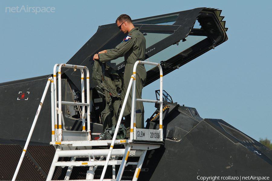 United States Air Force Lockheed F-117A Nighthawk (82-0800) | Photo 8568