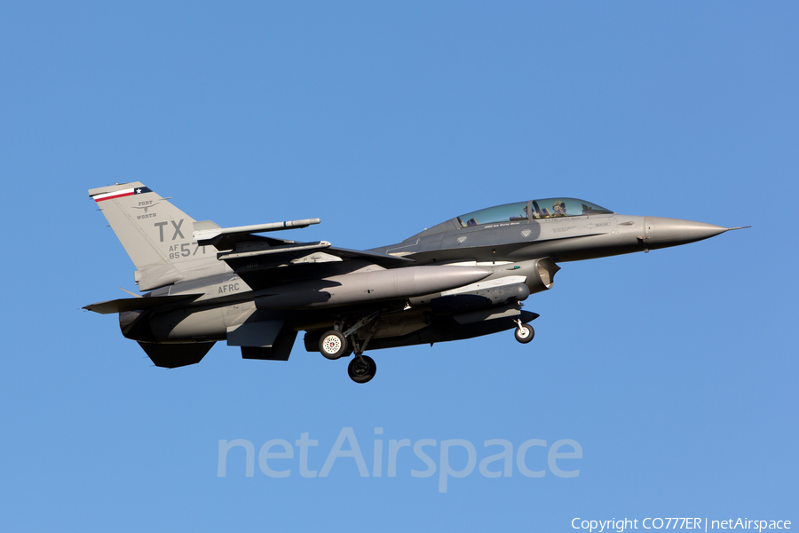 United States Air Force General Dynamics F-16D Fighting Falcon (85-1571) | Photo 33033