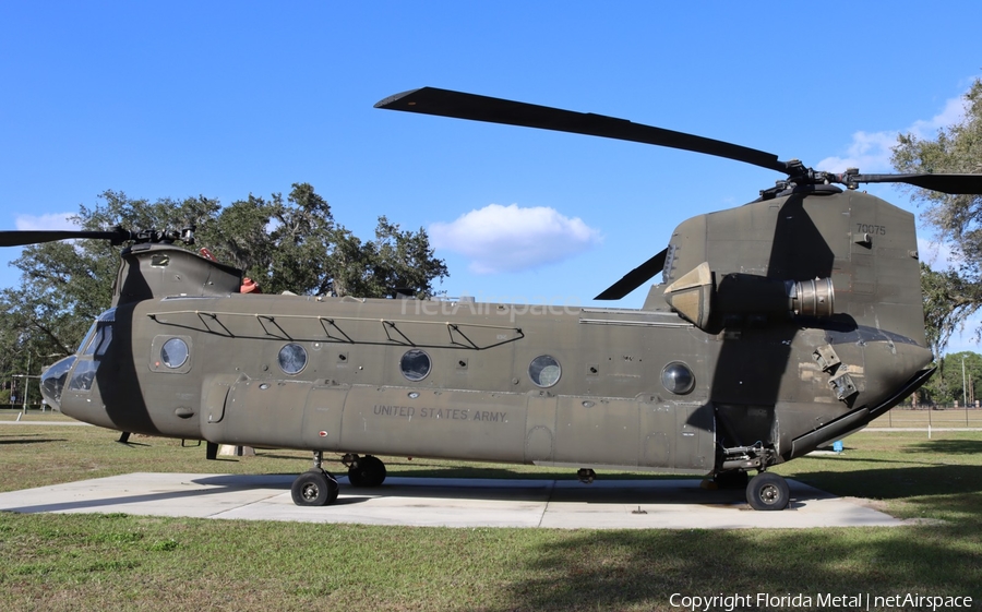 United States Army Boeing CH-47D Chinook (87-00075) | Photo 604315