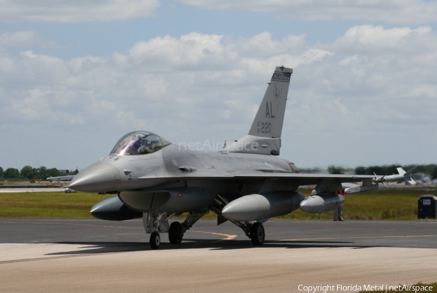 United States Air Force General Dynamics F-16C Fighting Falcon (87-0220) | Photo 462526