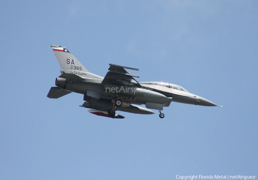 United States Air Force General Dynamics F-16D Fighting Falcon (87-0365) | Photo 462554