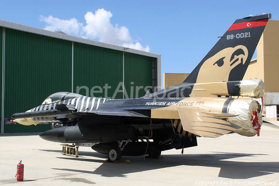 Turkish Air Force (Türk Hava Kuvvetleri) General Dynamics F-16C Fighting Falcon (88-0021) | Photo 591284