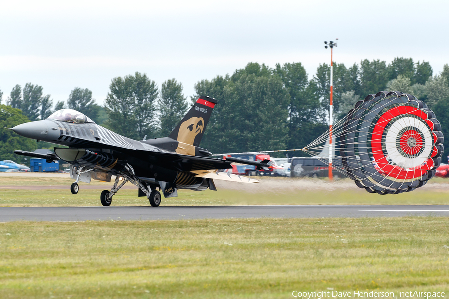 Turkish Air Force (Türk Hava Kuvvetleri) General Dynamics F-16C Fighting Falcon (88-0032) | Photo 194522