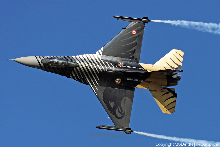 Turkish Air Force (Türk Hava Kuvvetleri) General Dynamics F-16C Fighting Falcon (88-0032) | Photo 469208