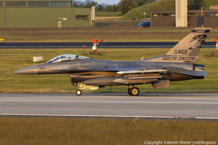 United States Air Force General Dynamics F-16CM Fighting Falcon (88-0452) | Photo 573934