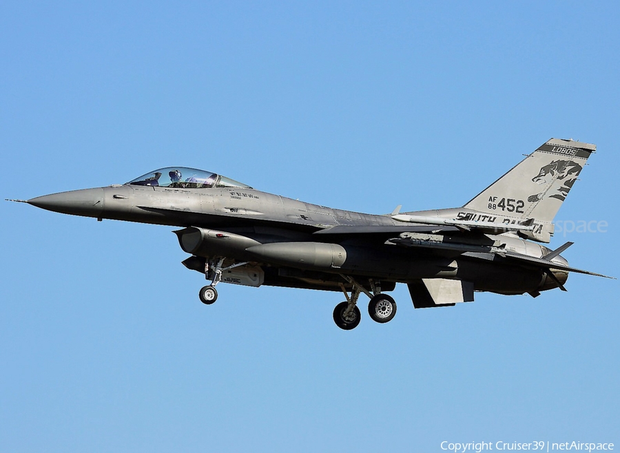 United States Air Force General Dynamics F-16CM Fighting Falcon (88-0452) | Photo 612899