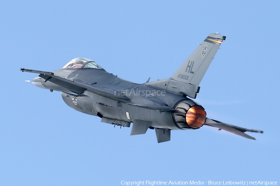 United States Air Force General Dynamics F-16C Fighting Falcon (88-0521) | Photo 160051