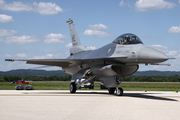 United States Air Force General Dynamics F-16CG Night Falcon (88-0533) at  La Crosse - Regional, United States