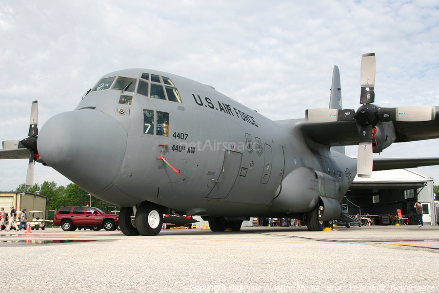 United States Air Force Lockheed C-130H Hercules (88-4407) | Photo 160559