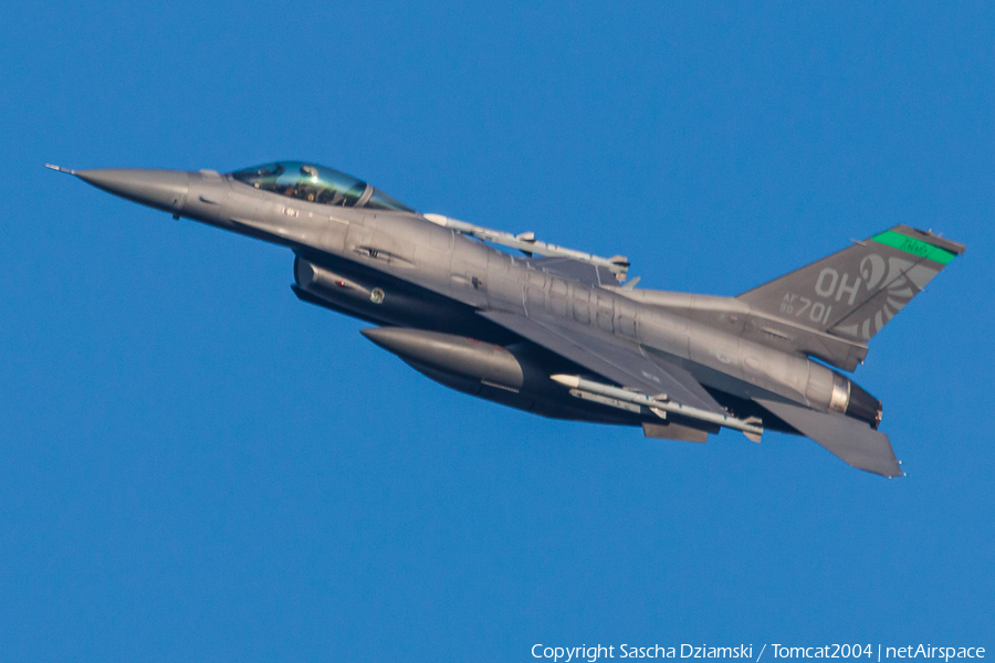 United States Air Force General Dynamics F-16CM Fighting Falcon (90-0701) | Photo 237127