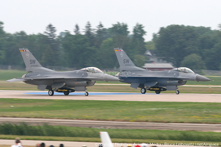 United States Air Force General Dynamics F-16CM Fighting Falcon (90-0806) | Photo 167750