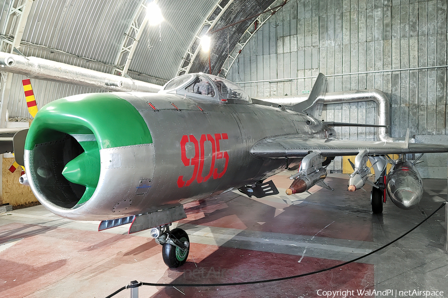 Polish Air Force (Siły Powietrzne) Mikoyan-Gurevich MiG-19PM Farmer-E (905) | Photo 583046