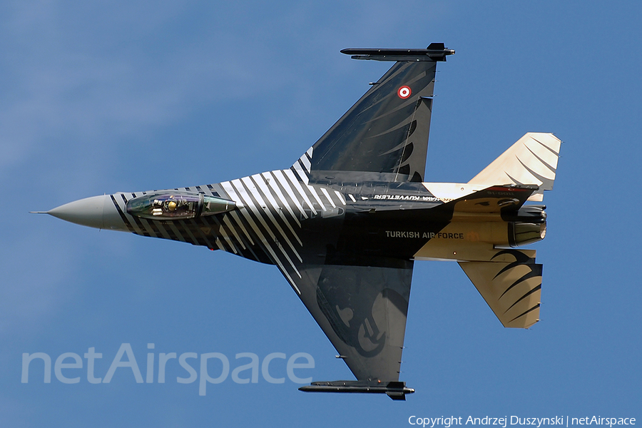 Turkish Air Force (Türk Hava Kuvvetleri) General Dynamics F-16CG Night Falcon (91-0011) | Photo 307417