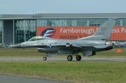 United States Air Force General Dynamics F-16CJ Fighting Falcon (91-0420) at  Farnborough, United Kingdom