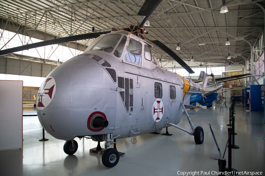 Portuguese Air Force (Força Aérea Portuguesa) Sikorsky UH-19D Chickasaw (9101) | Photo 507967