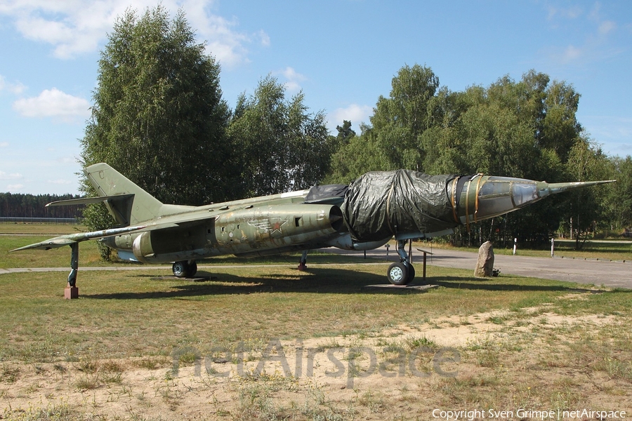 Soviet Union Air Force Yakovlev Yak-28R Brewer D (91 BLUE) | Photo 52584