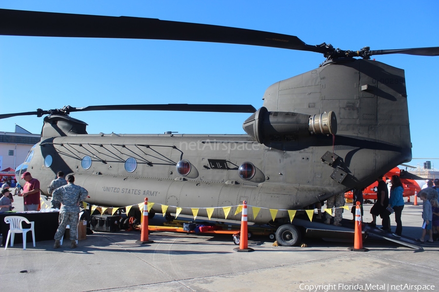 United States Army Boeing CH-47D Chinook (92-00299) | Photo 463407