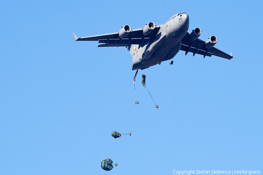 United States Air Force Boeing C-17A Globemaster III (92-3292) | Photo 2437