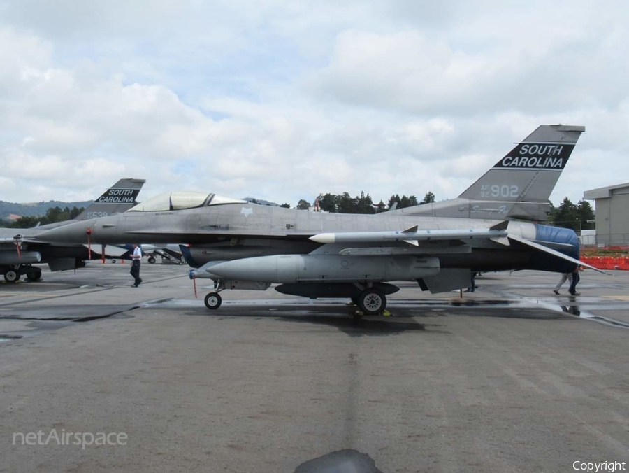 United States Air Force General Dynamics F-16CM Fighting Falcon (92-3902) | Photo 350412