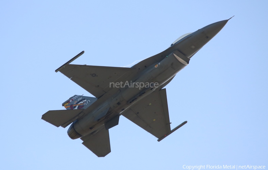 United States Air Force General Dynamics F-16CM Fighting Falcon (92-3920) | Photo 463515