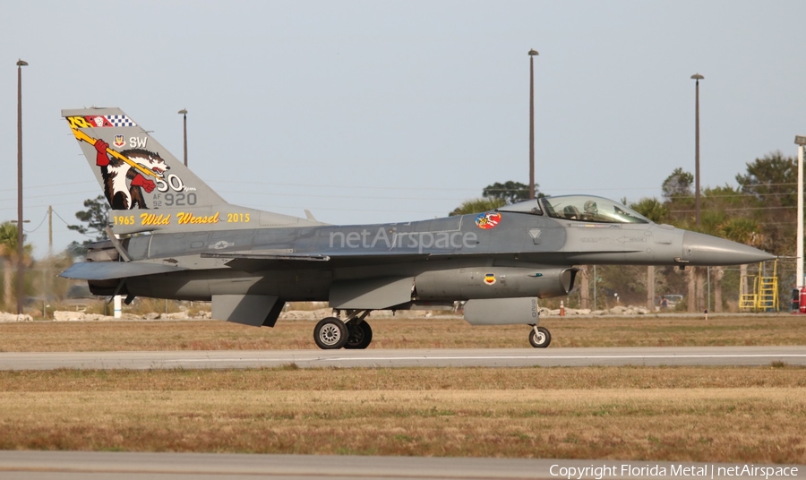 United States Air Force General Dynamics F-16CM Fighting Falcon (92-3920) | Photo 433145