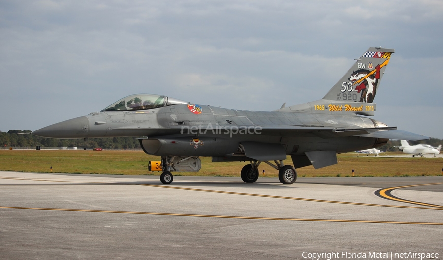 United States Air Force General Dynamics F-16CM Fighting Falcon (92-3920) | Photo 463517