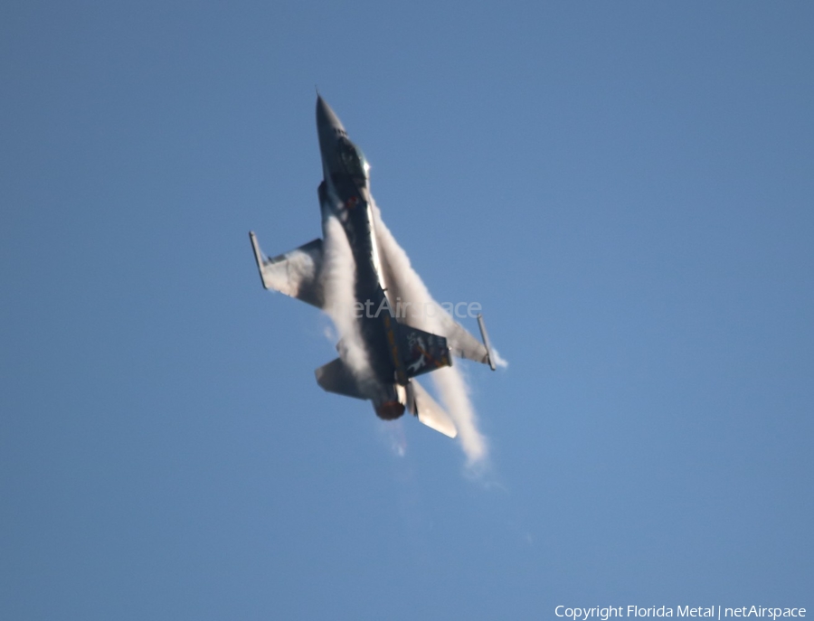 United States Air Force General Dynamics F-16CM Fighting Falcon (92-3920) | Photo 308583