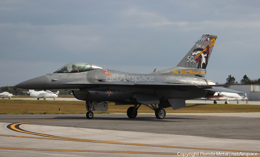 United States Air Force General Dynamics F-16CM Fighting Falcon (92-3920) | Photo 308585