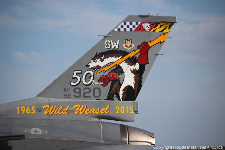 United States Air Force General Dynamics F-16CM Fighting Falcon (92-3920) | Photo 308586