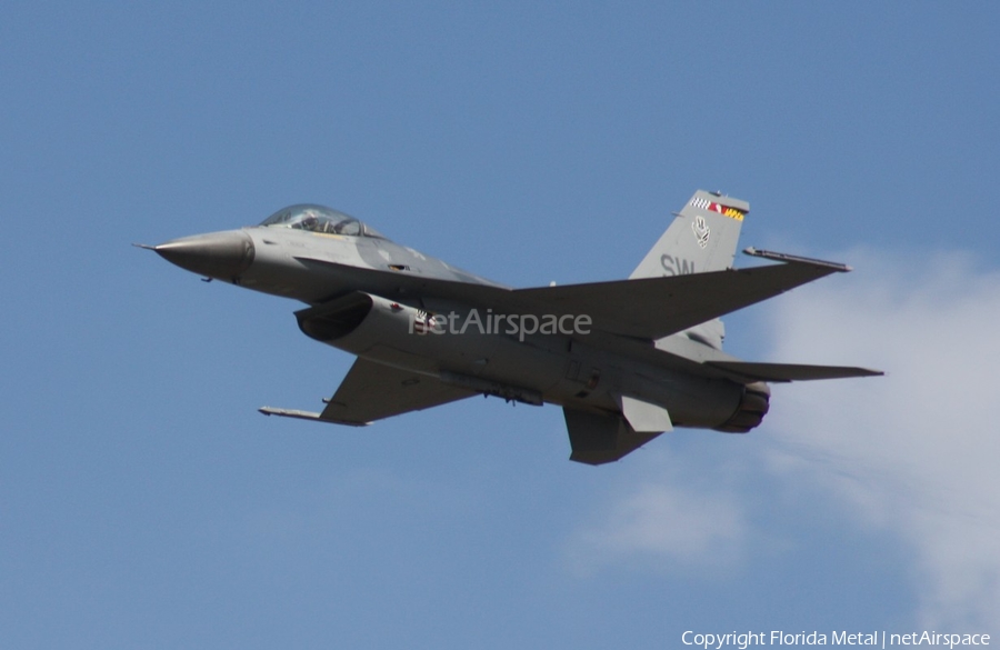 United States Air Force General Dynamics F-16CM Fighting Falcon (92-3923) | Photo 463532
