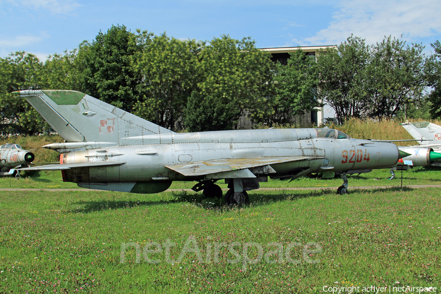 Polish Air Force (Siły Powietrzne) Mikoyan-Gurevich MiG-21bis Fishbed L (9204) | Photo 653278