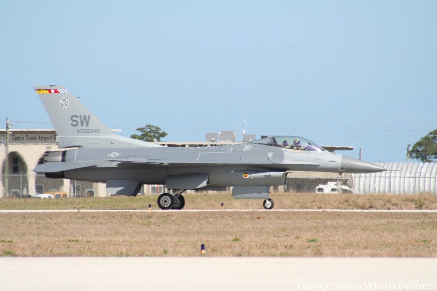 United States Air Force General Dynamics F-16CM Fighting Falcon (93-0540) | Photo 370386