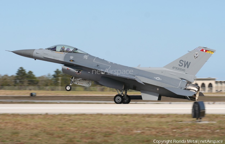 United States Air Force General Dynamics F-16CM Fighting Falcon (93-0540) | Photo 463587